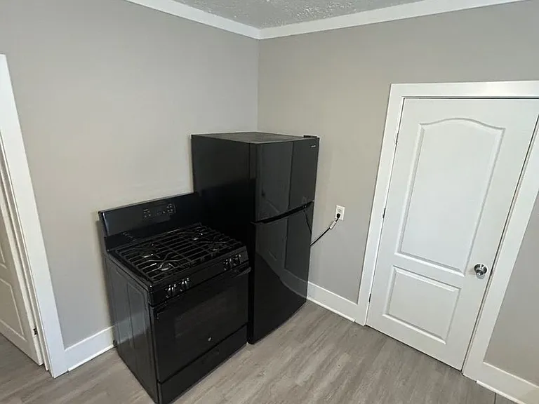 1126 Jennette Avenue NW — Photo 3