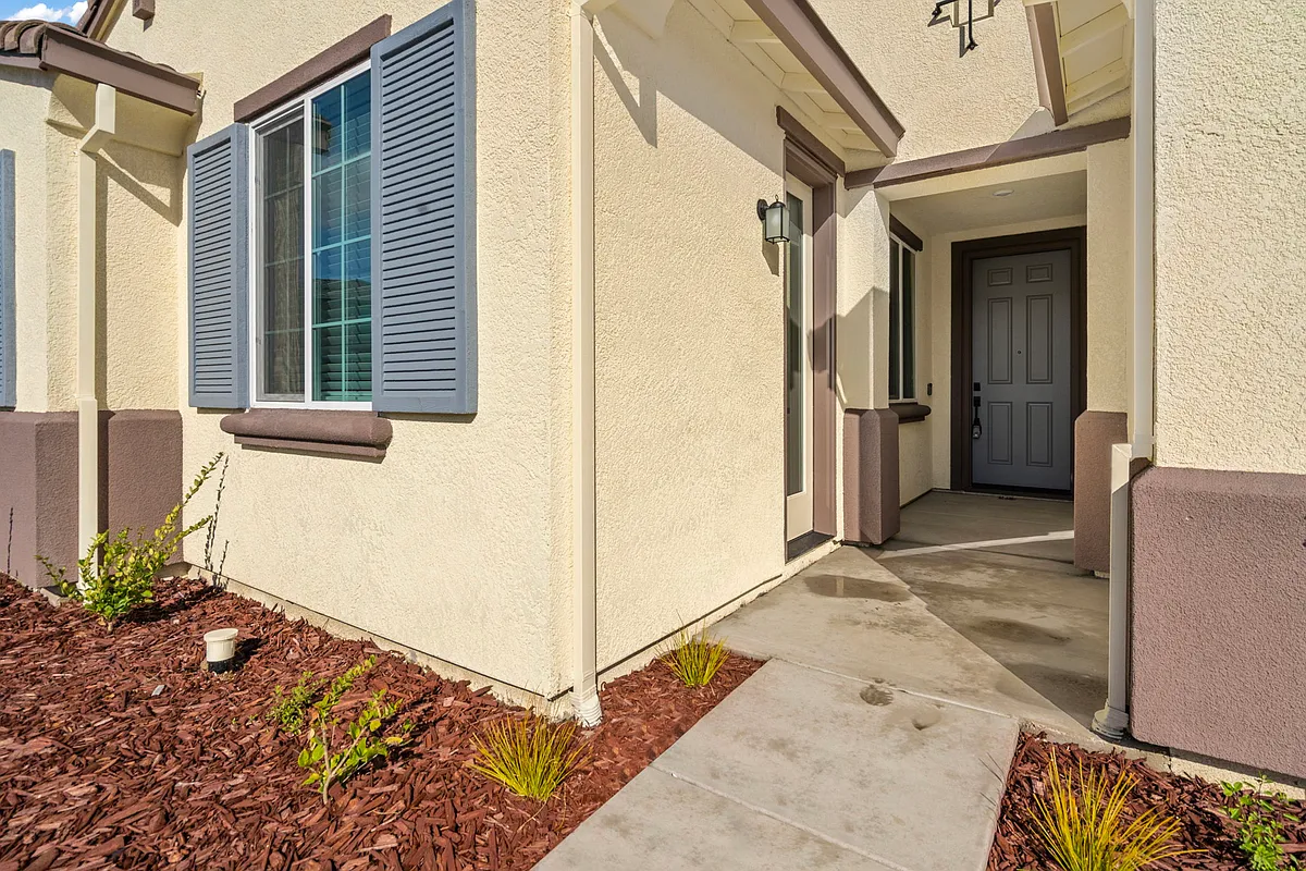 Photo 2 of 5 - 3379 Orso Grande St #A - Manteca, CA Building Photo - 3379 Orso Grande St #A