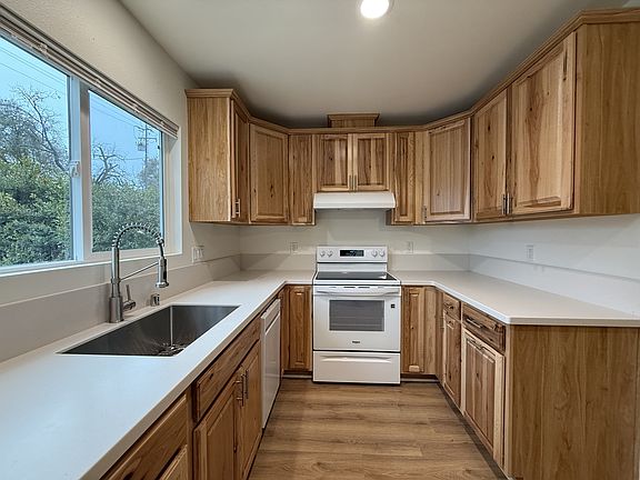 5th image of 535 W 1st Ave
