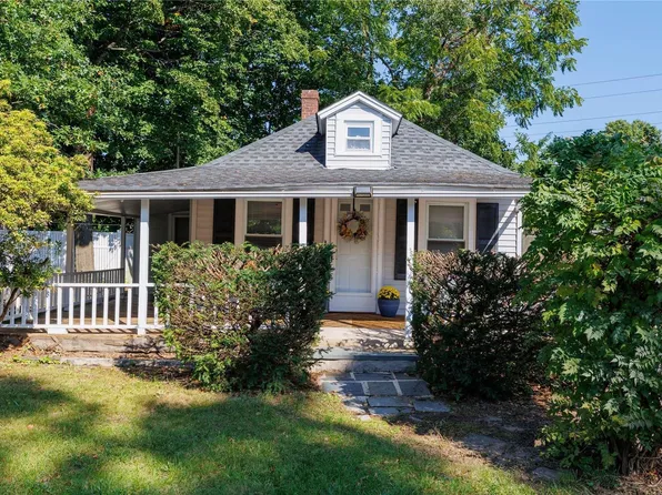 15 Viking Road, Glenwood Landing, NY 11547