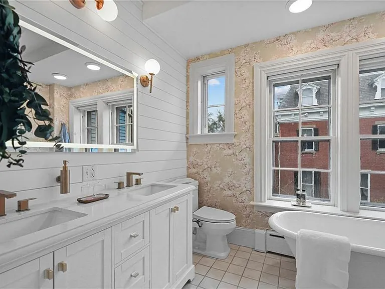 43 Old Beach Rd — Photo 19
