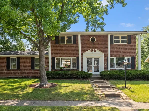 8902 Chasebury Ter, Saint Louis, MO 63123