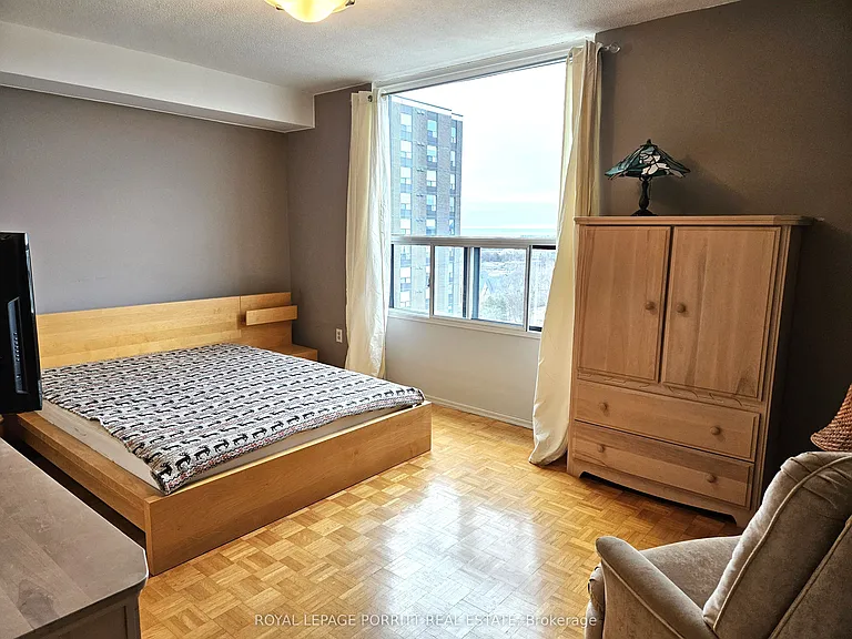 1535 Lakeshore Rd E #1704 — Photo 13
