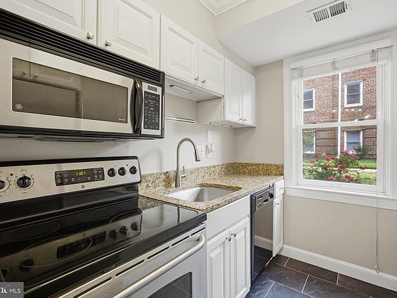 3rd image of 718 S Washington St APT 101