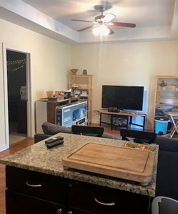 4th image of 830 W Leland Ave #201