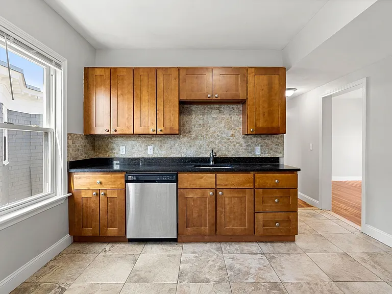 51 King St #3 — Photo 3