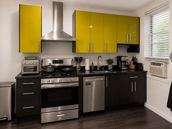 4th image of 677 Hart St #1