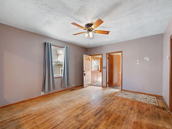 4th image of 556 W Boone St