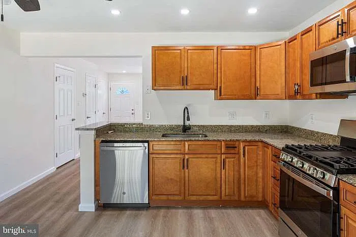 3 bed, 2.5 bath, 1582 sqft, $2,600 — Photo 4