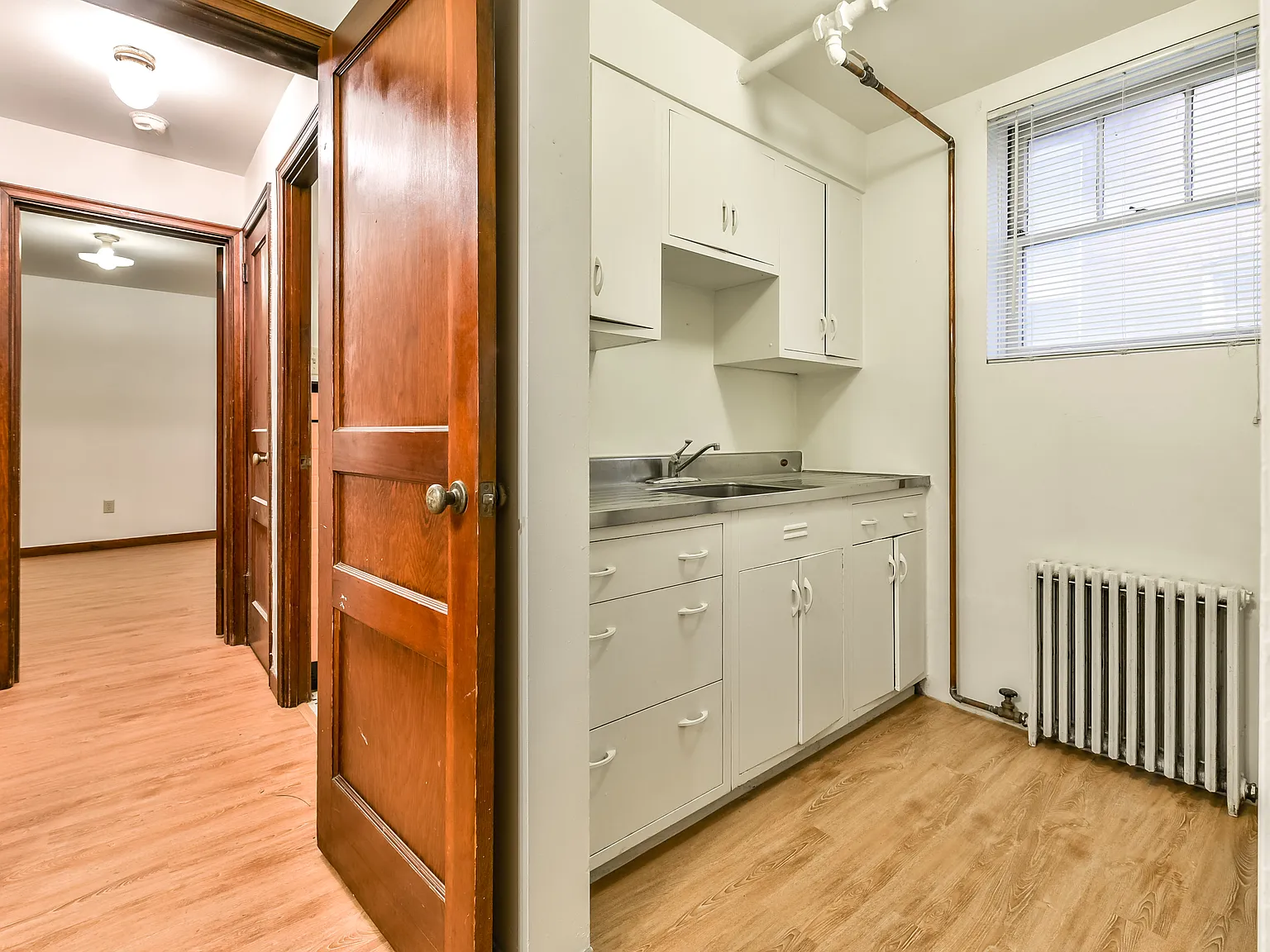 1 bed, 850 sqft, $1,075 — Photo 4