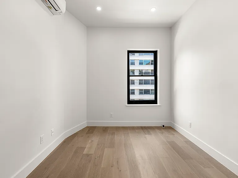 24 Greenwich Ave #3 — Photo 9