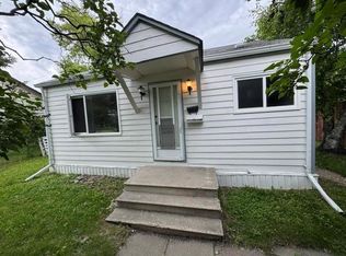 729 Martin Ave E, Winnipeg, MB R2L0Z9