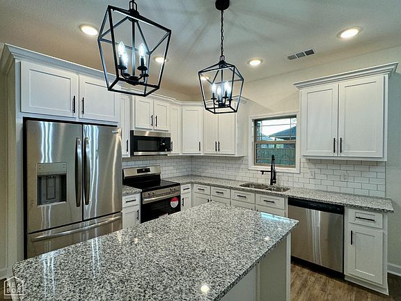3rd image of 602 Caiden Ln