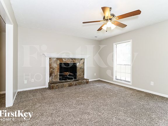 4th image of 934 Lake Watch Dr
