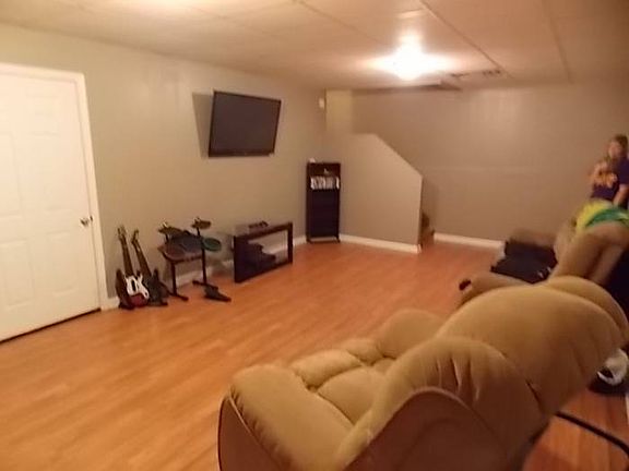 4th image of 31 Aspen Dr