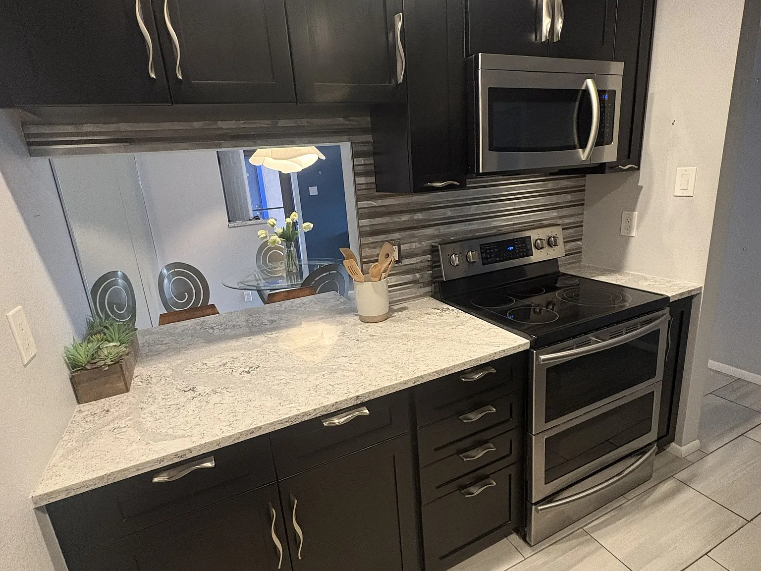 3 bed, 1000 sqft, $2,500 — Photo 3
