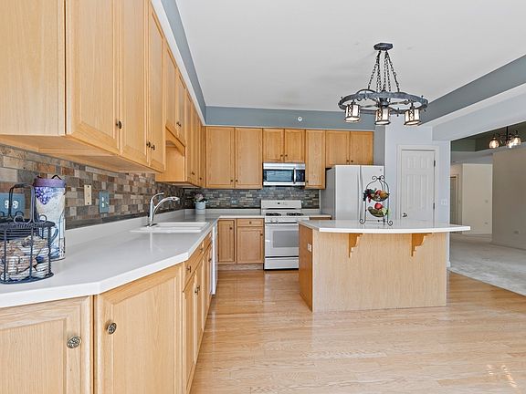 5th image of 200 N River Ln Unit 106