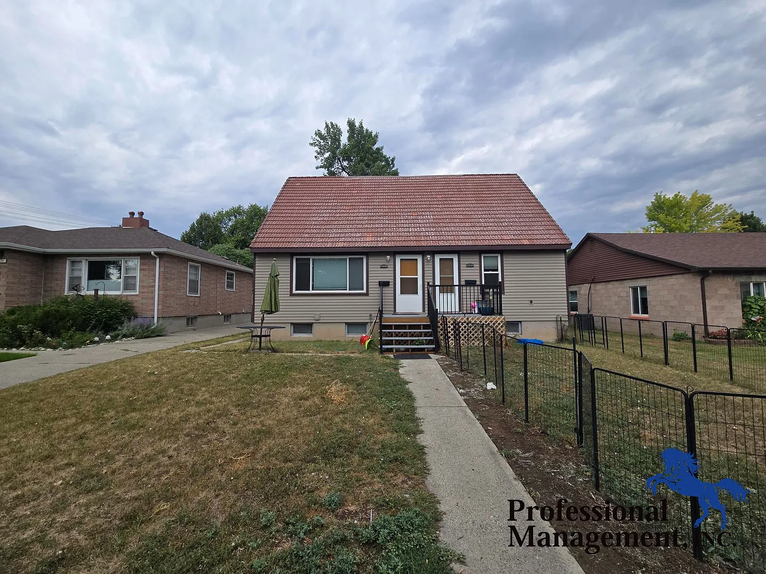 2 bed, 936 sqft, $1,095 — Photo 1