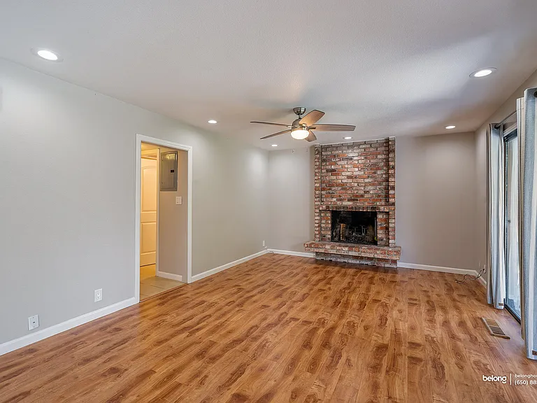 3661 Slopeview Dr — Photo 30