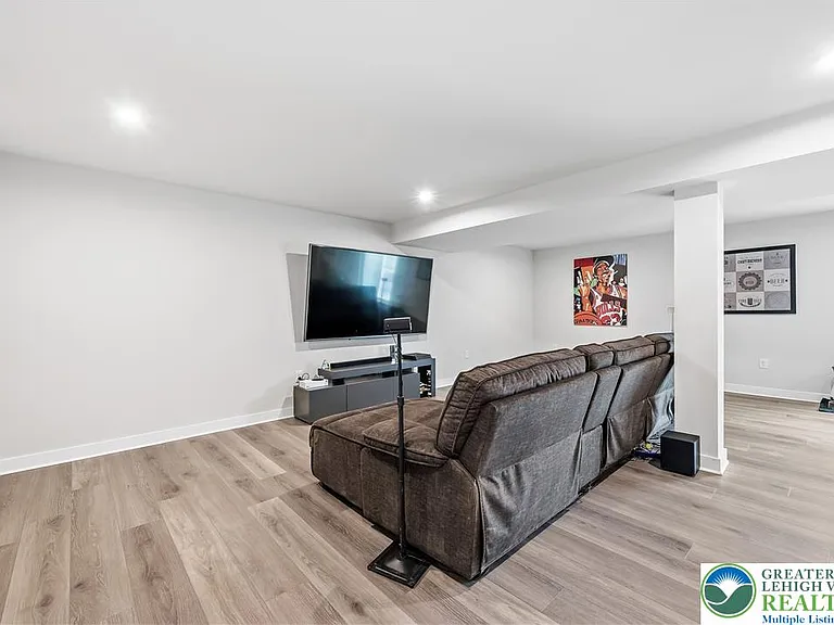 817 Hendon Ln N — Photo 28