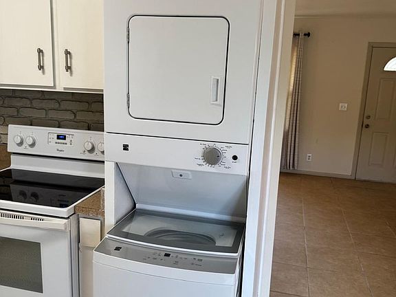 3rd image of 757 Baywood Cir #757