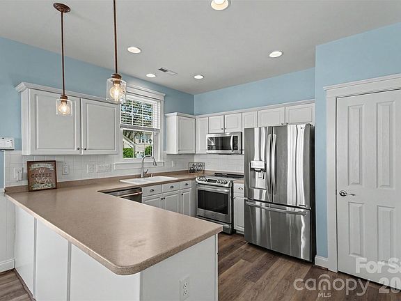 5th image of 3914 Sages Ave