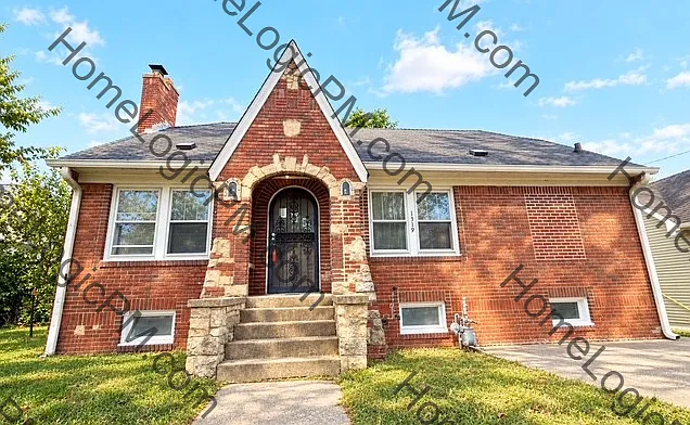 1319 Laurel St