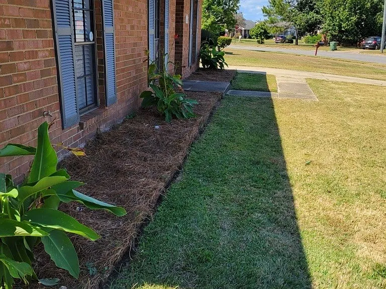 712 E Gardendale Dr — Photo 2