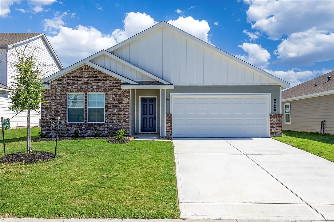 4 bed, 1736 sqft, $2,100 — Photo 1