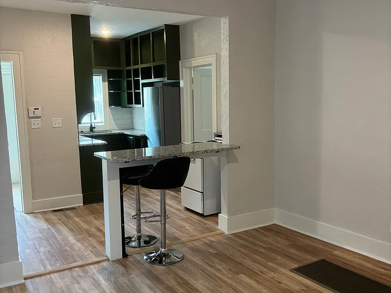 223 N Dodge Ave — Photo 2