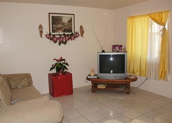 2nd image of 190 E Los Valles St