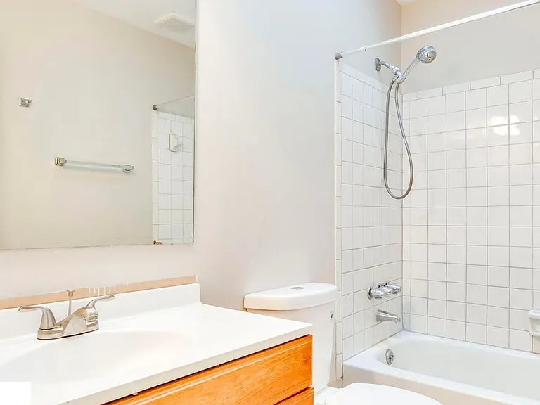 814 Franklin St — Photo 10