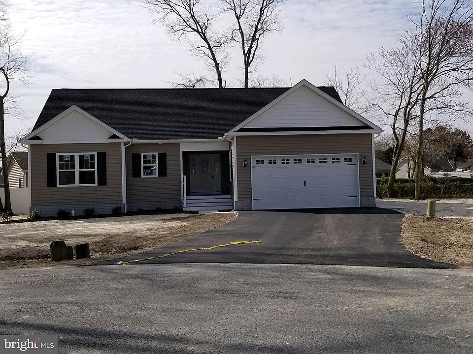 2nd image of 10 Club House Dr