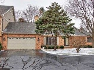 80 Country Club Dr, Bloomingdale, IL 60108