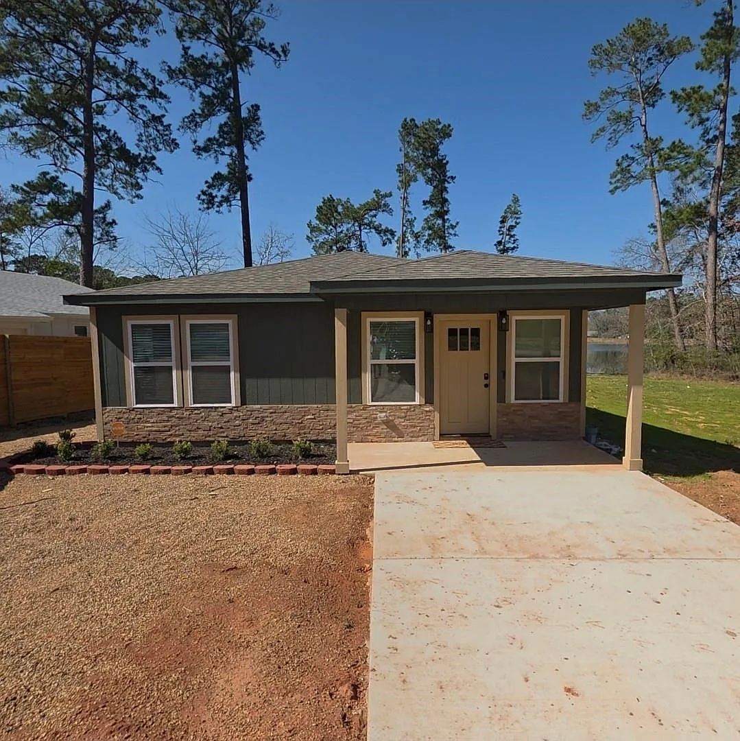 4 bed, 2.5 bath, 1700 sqft, $1,850 — Photo 1