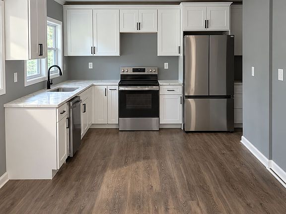 2nd image of 3066 Glendale Ct