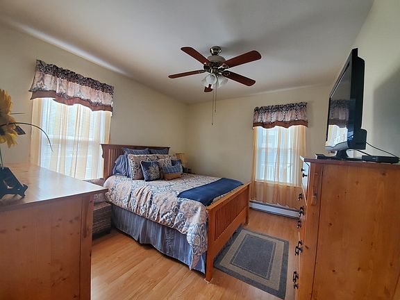 3rd image of 105 Hamlet Ave Floor 2