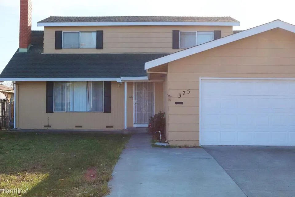 375 Begonia Blvd photo 1