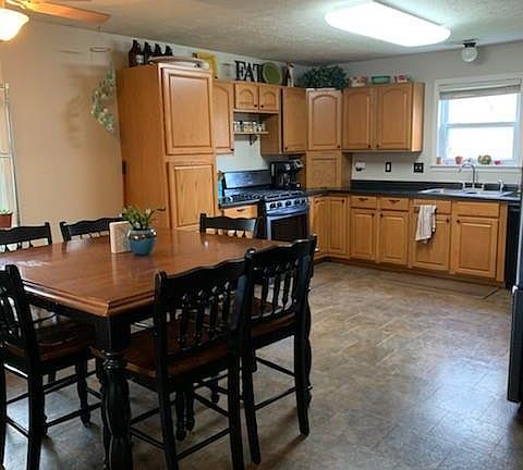 3rd image of 907 Harney Dr