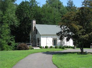 40 Honey Hill Rd #B, Wilton, CT 06897