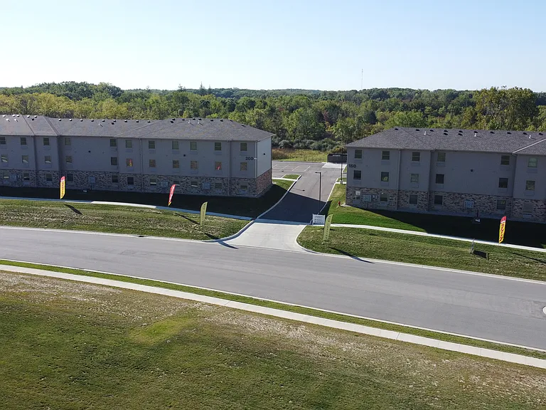 Crossroads Place Apartments — Photo 56