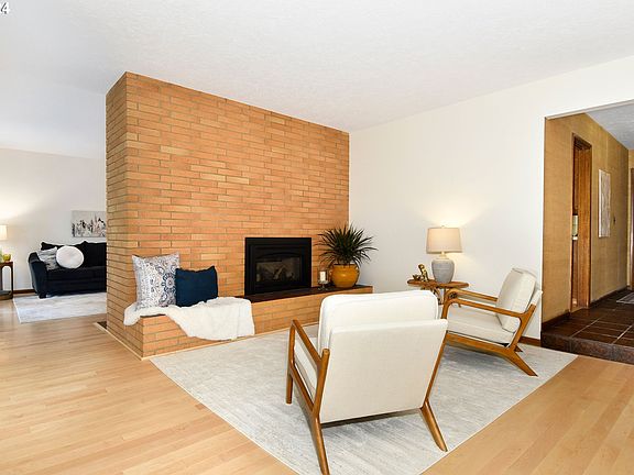 4th image of 1202 NE 136th Ave