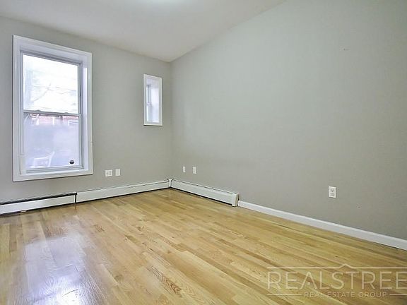 5th image of 479 Hicks St APT 1L