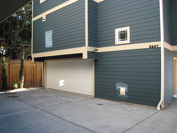 Private Courtyard access via the back alley.