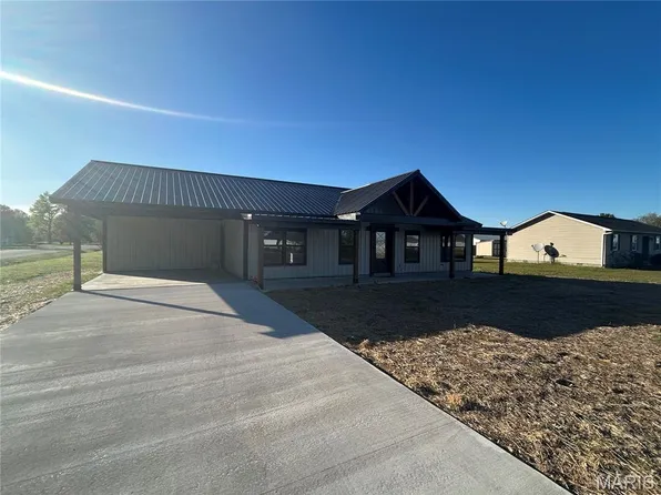 104 McNair St, Dexter, MO 63841