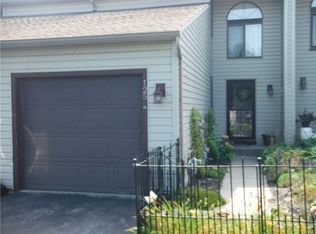 125 Lookout Cir, Syracuse, NY 13209
