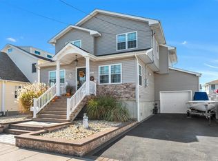 789 S 8th St, Lindenhurst, NY 11757