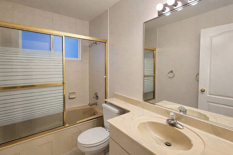 New Westminster House for rent - 3 Bedrooms — photo 9