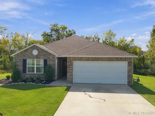 1425 N 82nd St, Broken Arrow, OK 74014