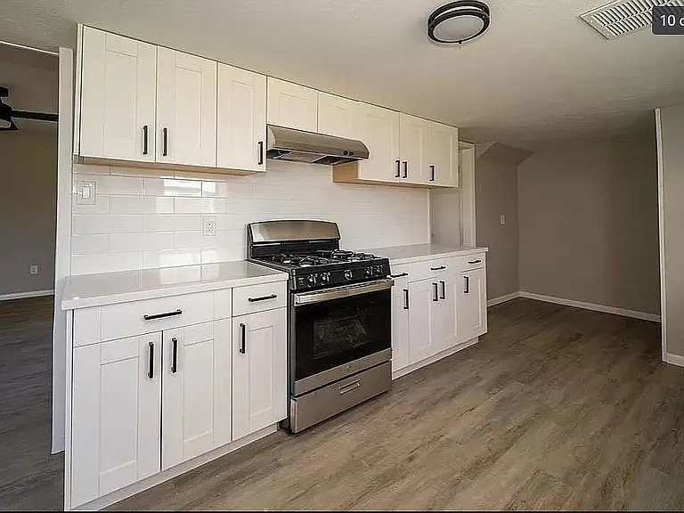 2712 Seattle St — Photo 3
